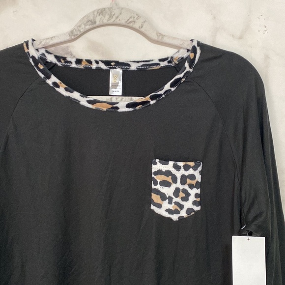 Flora Nikrooz Leopard Trim Front Pocket Pajama Top - Picture 2 of 6